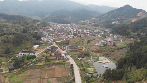 福建龙岩发现神秘寺庙,建造在高山悬崖之上,终年笼罩在云雾之中