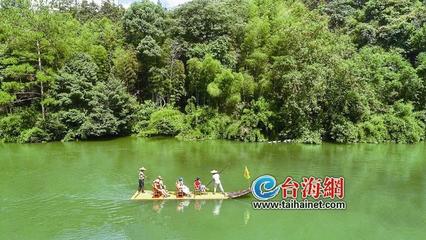 竹筏轻摇碧波上，画境新罗醉客心——龙岩新罗区启动最美“竹筏漂流”活动